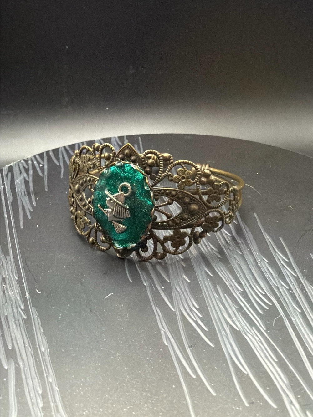 Vintage-Style Green and Gold in Filigree Bracelet - Picture 3 of 3